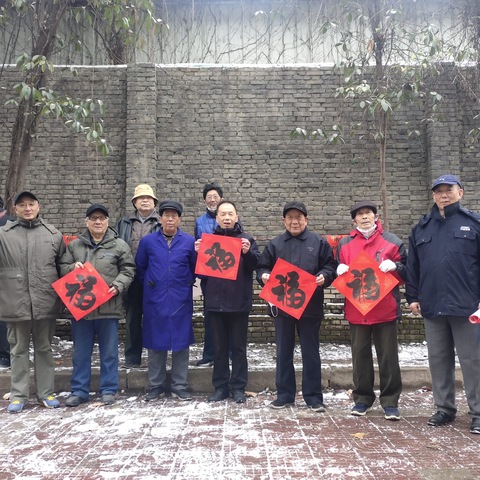 太乙路街道信号厂社区开展“我们的节日——迎新春送春联”活动